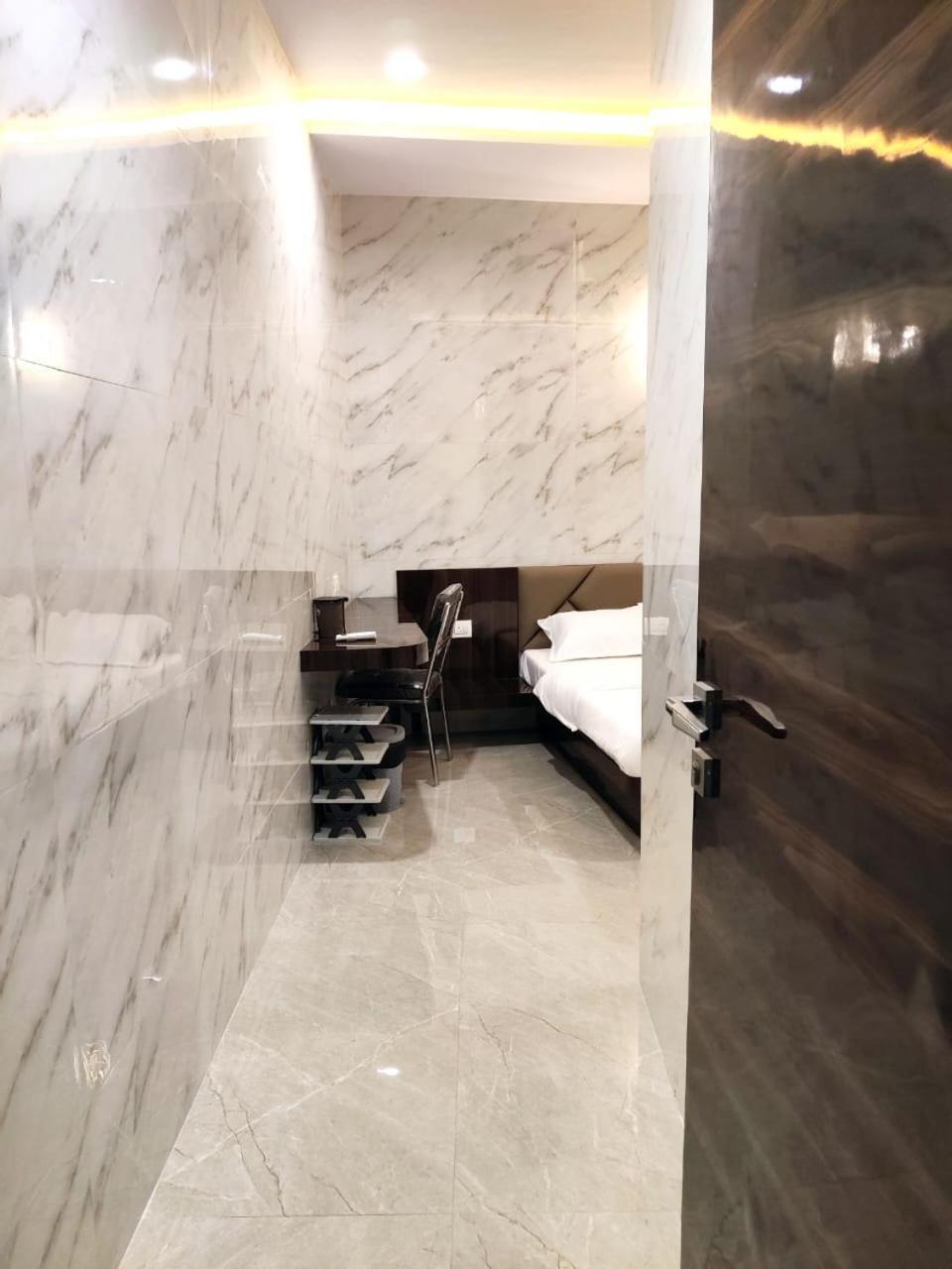 Hotel Comfy Inn 孟买 外观 照片