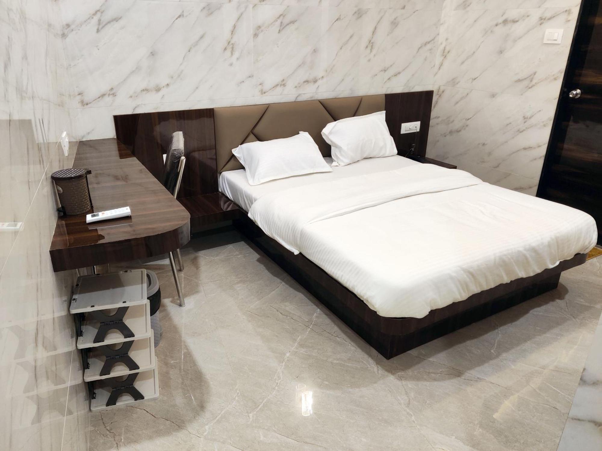 Hotel Comfy Inn 孟买 外观 照片